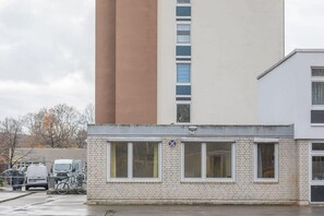 المنشأة من الخارج