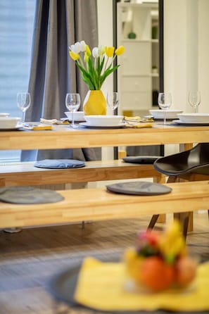 Dining - Studio Family Loft  Self CheckIn  Street Parking (Hamburg)