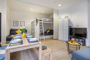 1 habitación, tabla de planchar con plancha, wifi y ropa de cama 