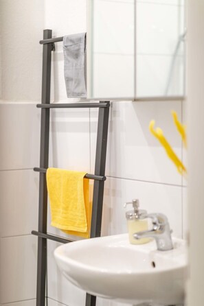 Dusche, Haartrockner, Handtücher