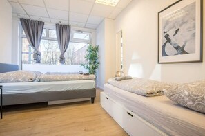 2 chambres, fer et planche à repasser, Wi-Fi, draps fournis