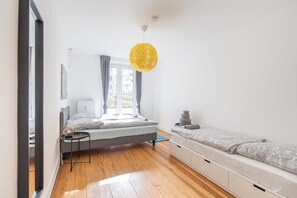 1 bedroom, iron/ironing board, WiFi, bed sheets - Schickes zwei Zimmer Apartment (Hamburg)