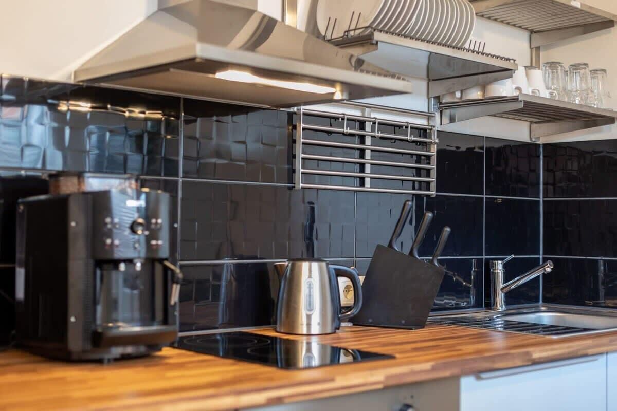 Kühlschrank, Mikrowelle, Ofen, Herdplatte