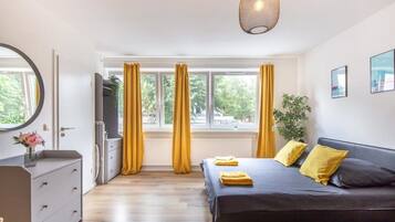 Iron/ironing board, WiFi, bed sheets