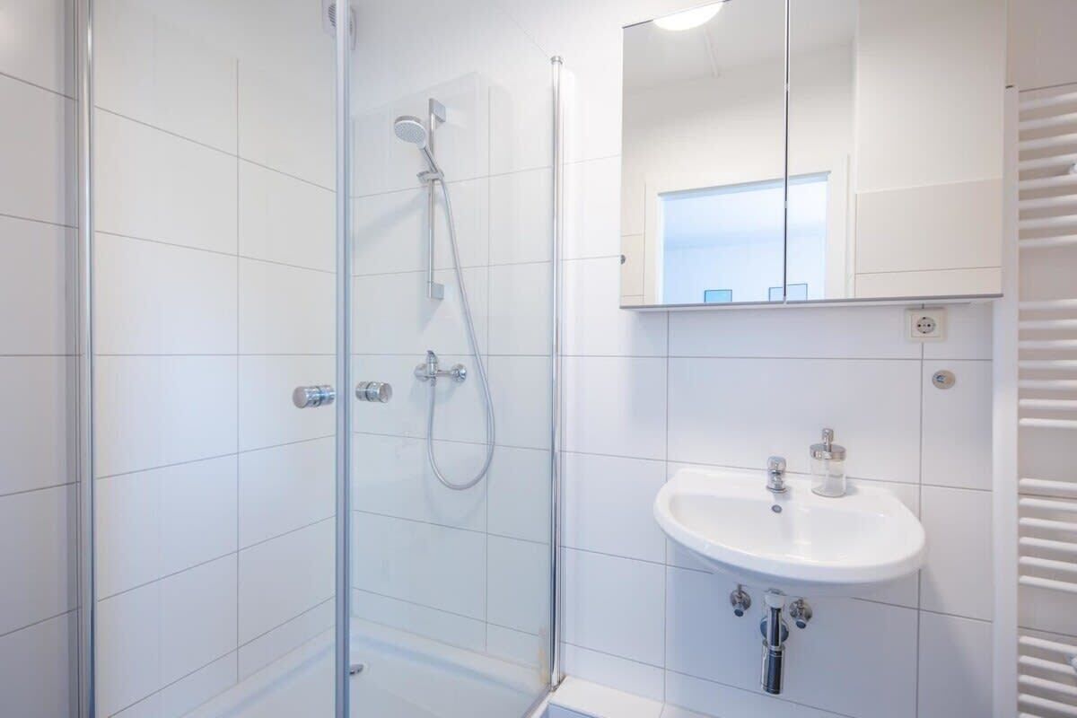 Shower, hair dryer, towels, shampoo