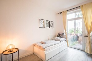 2 habitaciones, tabla de planchar con plancha, wifi y ropa de cama 