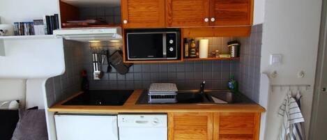 電子レンジ、オーブン、食器洗い機、コーヒー / ティーメーカー