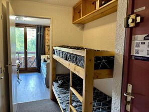 1 bedroom, WiFi - 100m from resort center, 1st floor, balcony, tv, 25m², Alpe d'Huez (L'Alpe d'Huez)