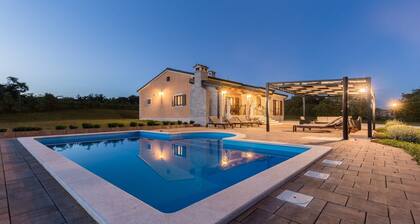 Modern Villa Elida with pool