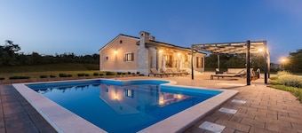 Modern Villa Elida with pool