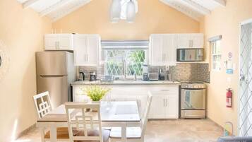 冰箱、微波炉、烤箱、炉灶