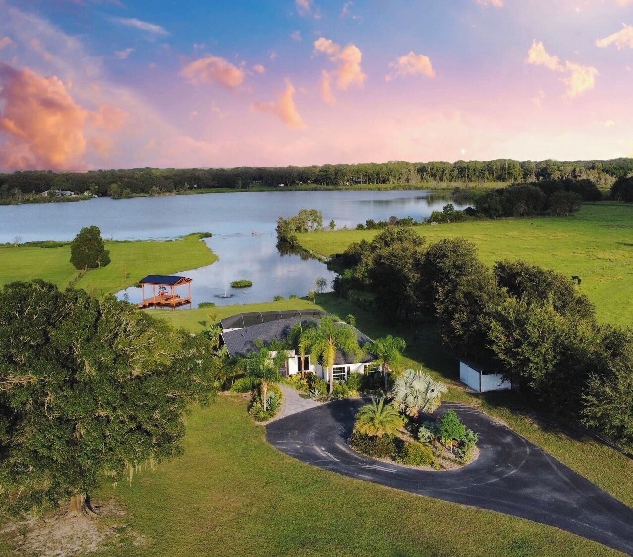 Rural Lake Pool Oasis near Tampa Premium Outlets