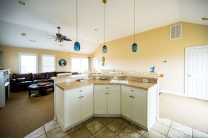 Interior - Mermaid Way - beach 5 min walk, pool w/heater, hot tub, game room, pet friendly (Kill Devil Hills)