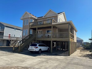 Exterior - Mermaid Way - beach 5 min walk, pool w/heater, hot tub, game room, pet friendly (Kill Devil Hills)