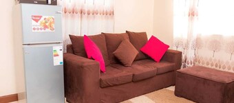 ONE BEDROOM APARTMENT WITH  FREE PARKING AND FREE FAST INTERNENT