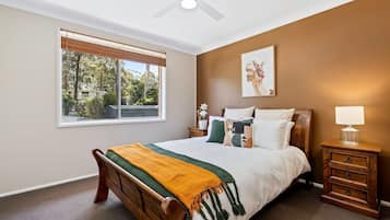 3 bedrooms, iron/ironing board, bed sheets