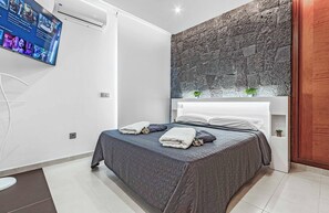 4 chambres, fer et planche à repasser, Wi-Fi, draps fournis