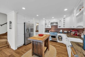 Fridge, microwave, oven, stovetop - Roomy 4BR Townhome - Near Main St w/ Private Hot Tub! (Park City)