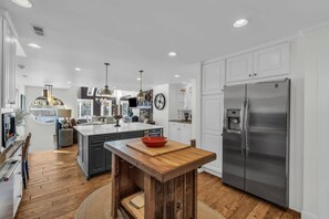 Fridge, microwave, oven, stovetop - Roomy 4BR Townhome - Near Main St w/ Private Hot Tub! (Park City)