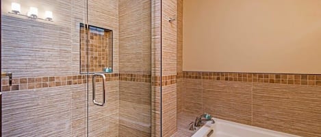 Combined shower/tub, hair dryer, towels