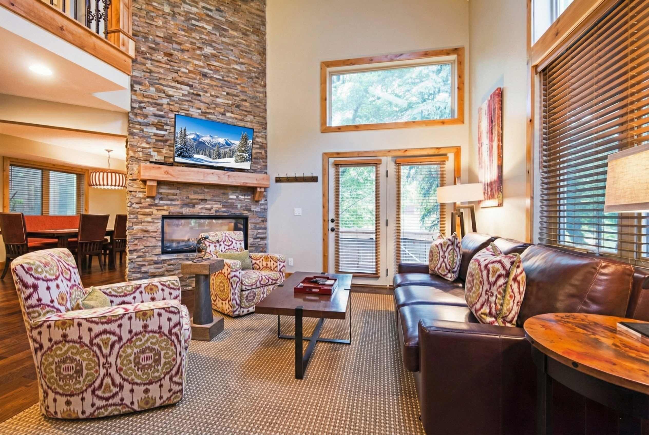 Fernseher, Kamin, Arbeitsbereiche