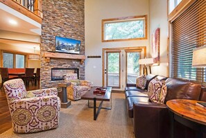 Fernseher, Kamin, Arbeitsbereiche