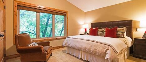 3 soverom, strykejern/-brett, wi-fi og sengetøy