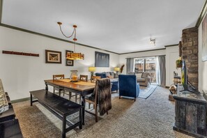 TV, lareira, escritórios