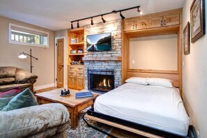 2 bedrooms, iron/ironing board, WiFi, bed sheets - Quaint 2BR Retreat Heart of Town Steps from Lift (Park City)