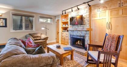 Quaint 2BR Retreat Heart of Town Steps from Lift