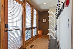 Interior - Lovely 4 BDR w/ Hot Tub - Near Golf & Ski Resort! (Park City)