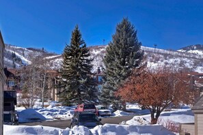 Property grounds - Lovely 4 BDR w/ Hot Tub - Near Golf & Ski Resort! (Park City)