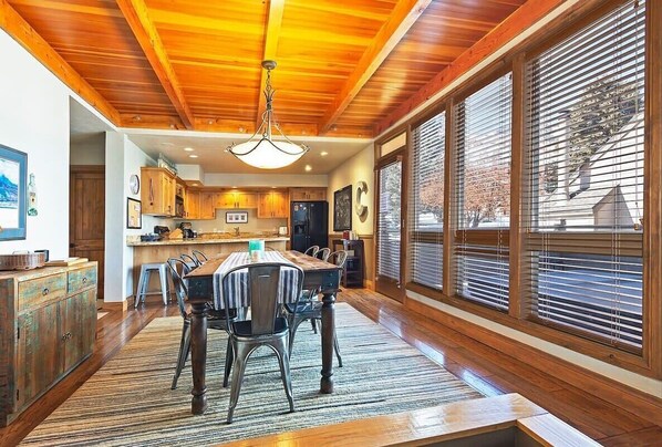 Dining - Lovely 4 BDR w/ Hot Tub - Near Golf & Ski Resort! (Park City)