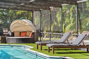 Lämmitetty uima-allas