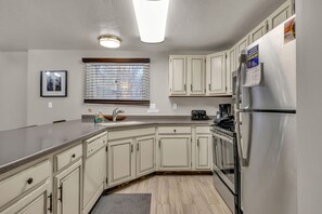 Frigorífic, microones, forn i placa de cuina 