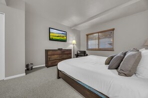 1 bedroom, desk, iron/ironing board, WiFi