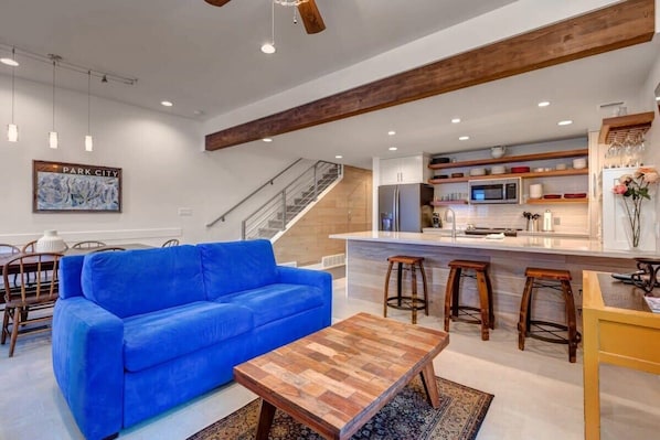 Flat-screen TV, fireplace, offices