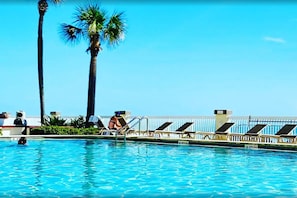 Pool - Beachside Couple's Paradise Luxury Studio (Daytona Beach)