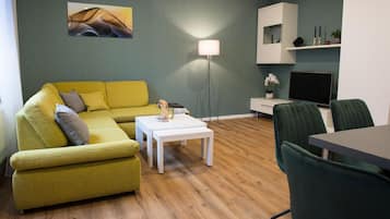 Fernseher, Videospiele, Tischfußball, Bücher