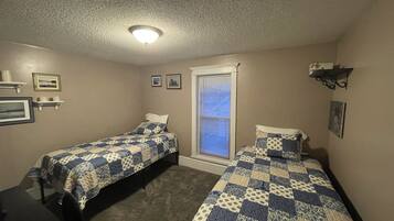 4 bedrooms, desk, iron/ironing board, travel crib