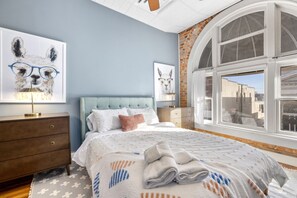 2 habitaciones, tabla de planchar con plancha, wifi y ropa de cama