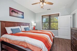 4 habitaciones, tabla de planchar con plancha, internet y ropa de cama 