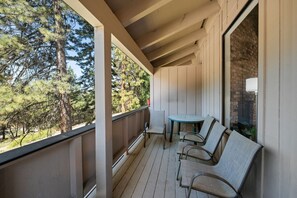 Resortwoning, meerdere bedden, balkon, uitzicht op bergen (Mountain Shadows Chalet) | Terrein van de accommodatie