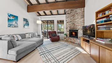 Townhome, Multiple Beds, Balcony, Mountain View (Mountain Shadows Chalet) | Living area | 42-inch flat-screen TV with digital channels, fireplace