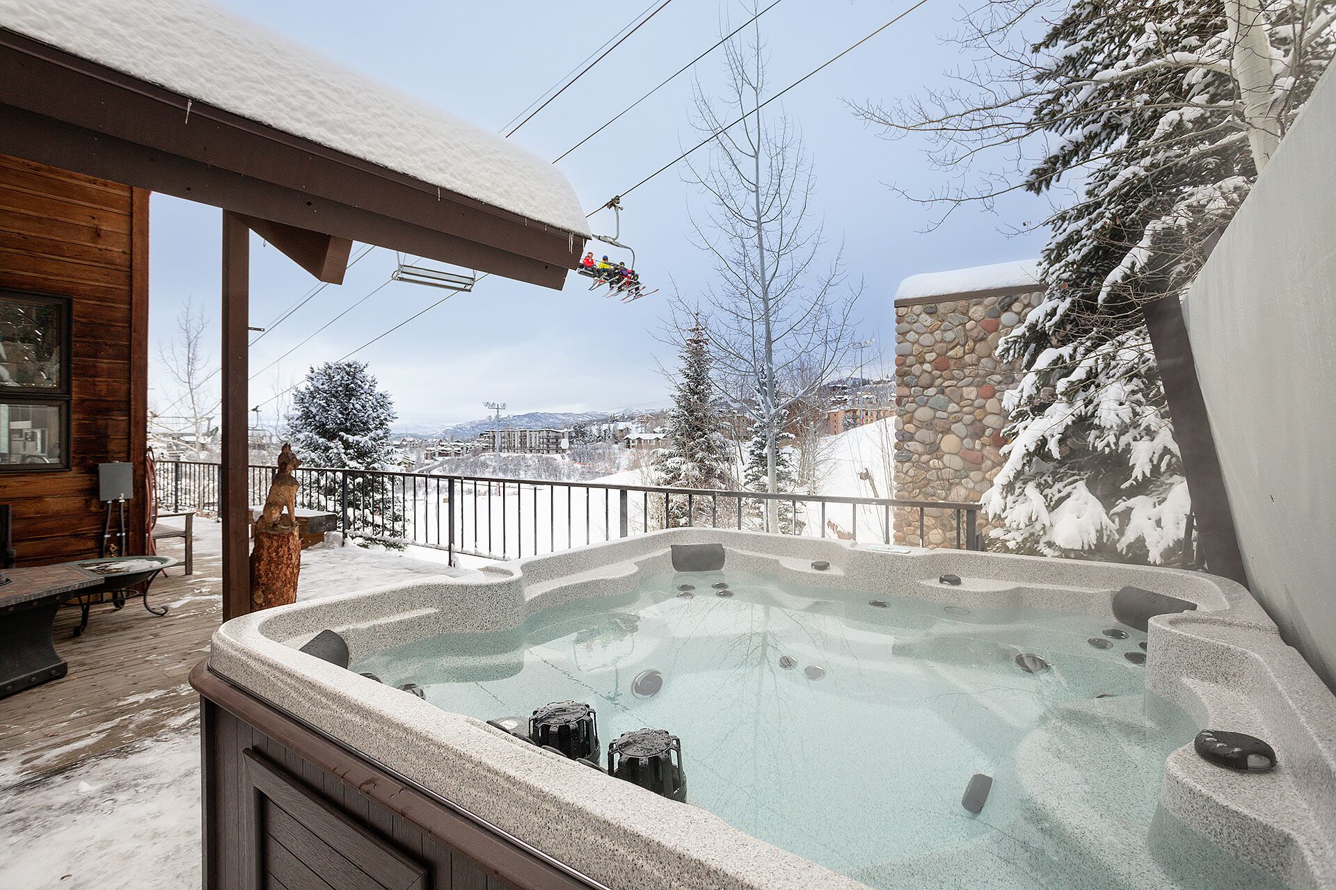 Outdoor spa tub