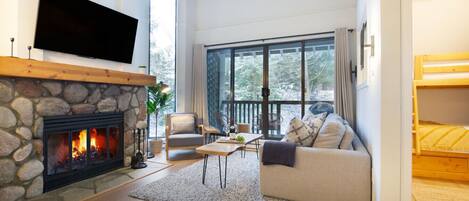 Télévision, cheminée