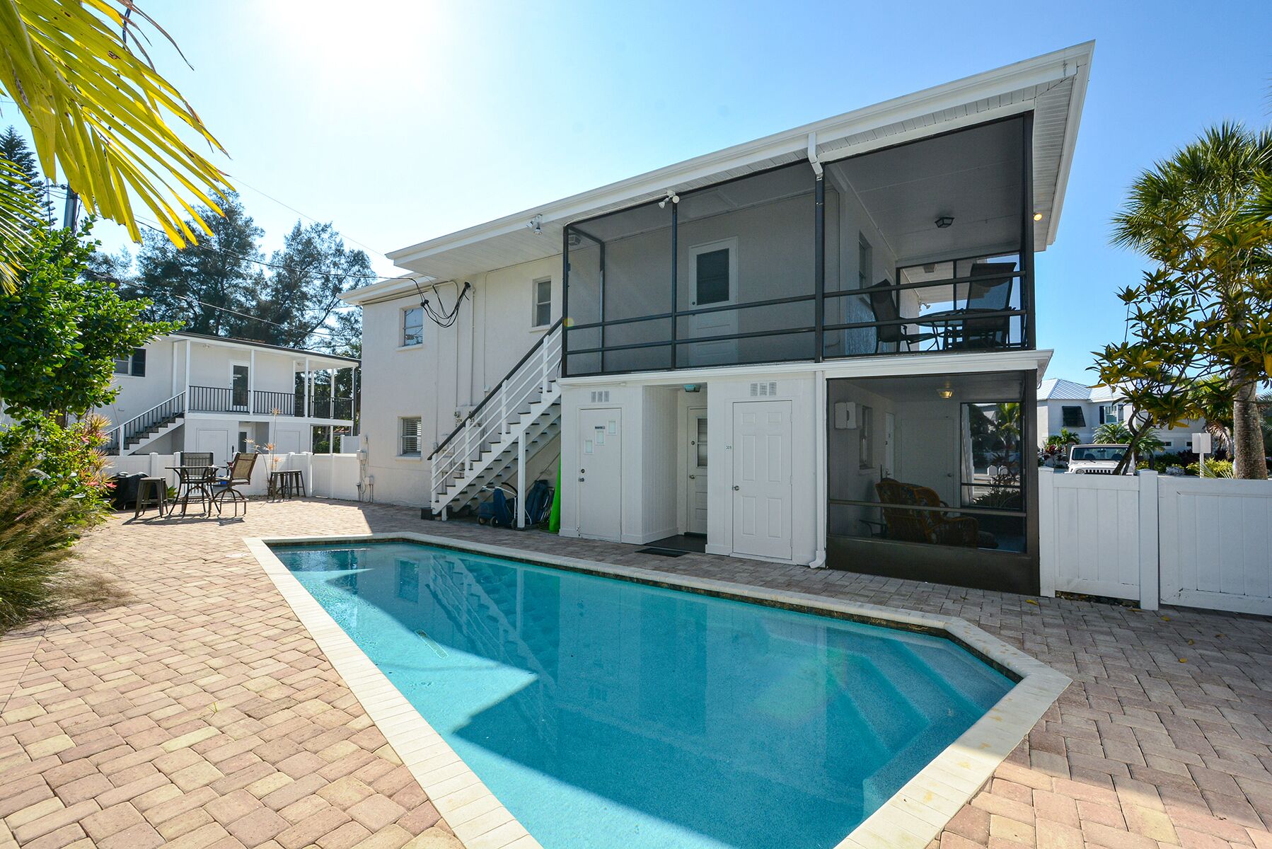 SKV 309 - Heated ❤ Pool, Close to Beach, Village, Restaurants, Bars, Shopping!!