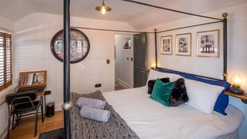 2 bedrooms, desk, iron/ironing board, WiFi