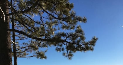 Kings Beach 2 bed townhouse minutes from Lake Tahoe and Northstar