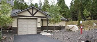 QUIET, WOODED RETREAT WITH PRIVATE HOT TUB IN SECULDED SETTING